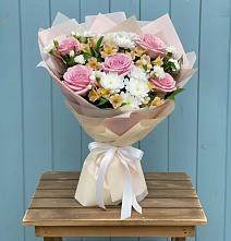 Букет цветов из:  Гвоздики, Орхидеи и Розы в Преображение