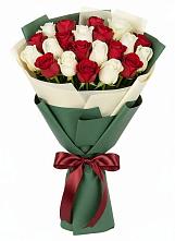Букет Микс из красных и белых роз в Преображение