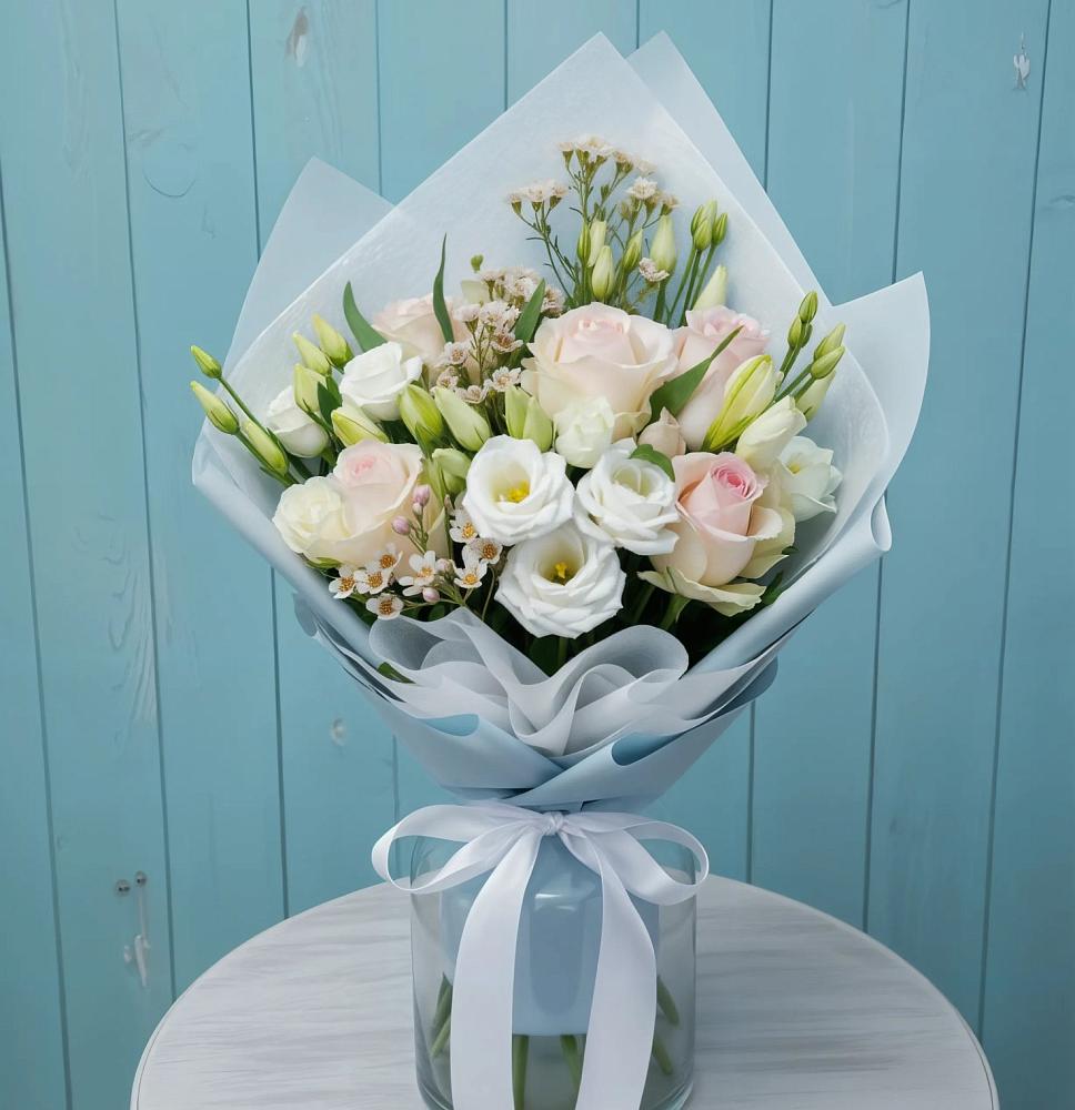 Букет цветов из: Розы и Лизиантусы в Преображение