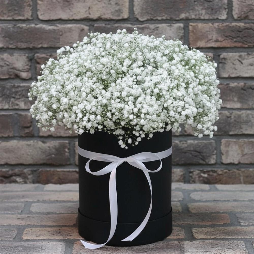 Цветочная композиция из Гипсофила в шляпной коробке в Преображение