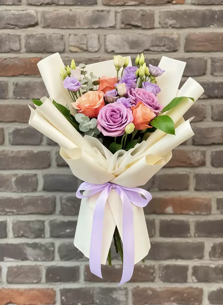 Букет цветов из: Лизиантусы и Розы в Преображение