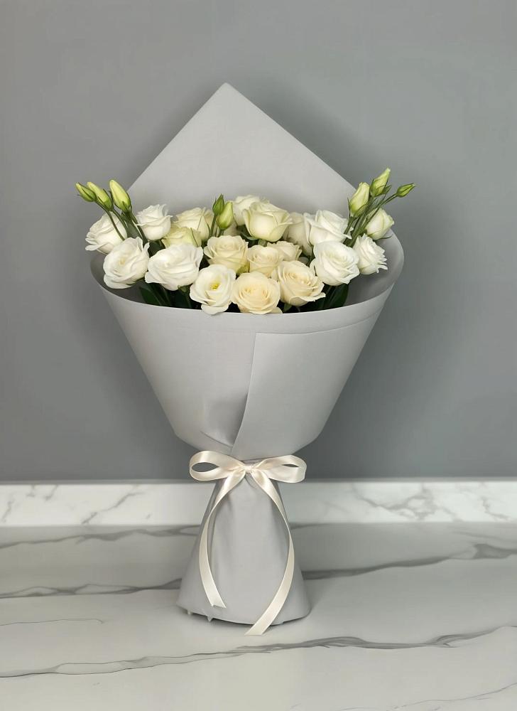 Букет цветов из: Розы и Лизиантусы в Преображение