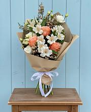Букет цветов из:  Альстромерии, Лизиантусы, Розы и Хризантемы в Преображение