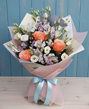 Букет цветов из:  Лизиантусы, Розы, Альстромерии и Гипсофила в Преображение