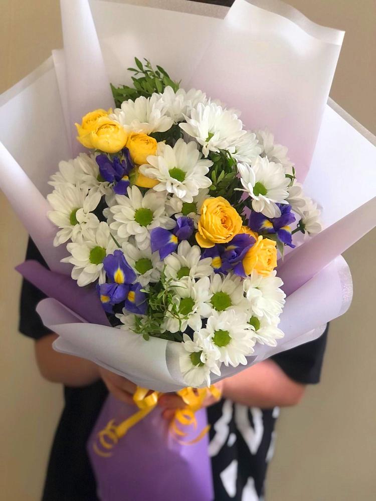 Букет цветов из: Ирисы, Хризантемы и Розы в Преображение