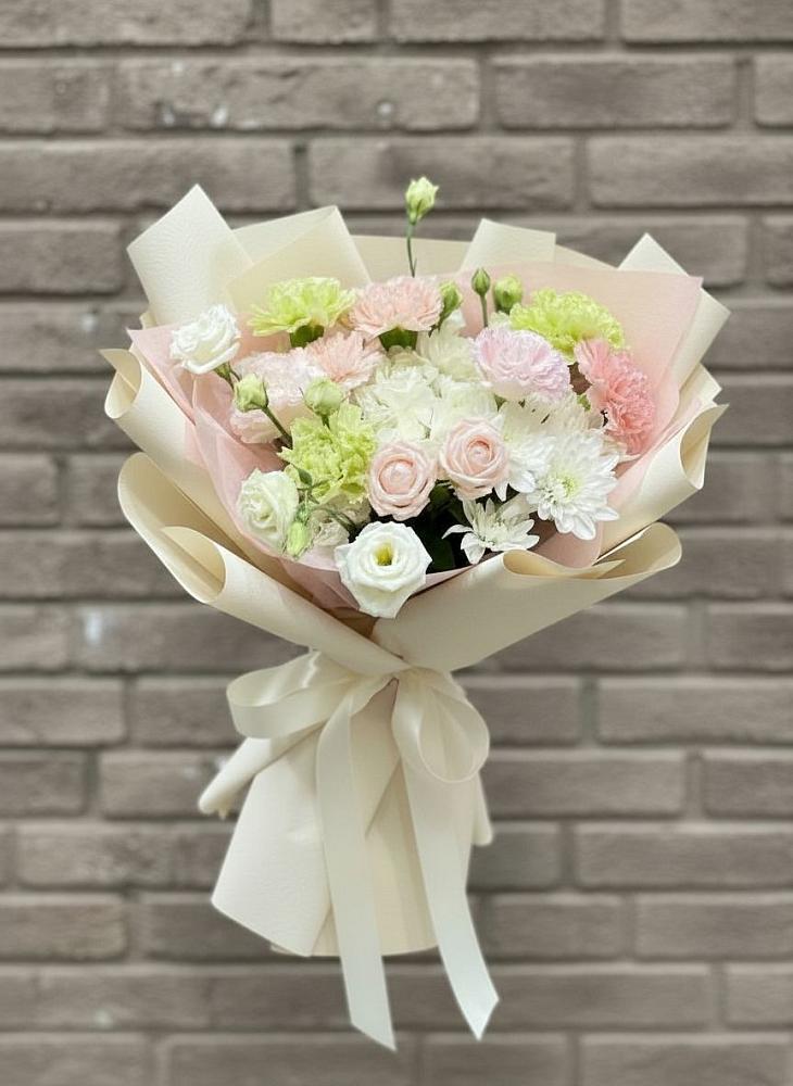 Букет цветов из: Гвоздики, Розы, Лизиантусы и Хризантемы в Преображение