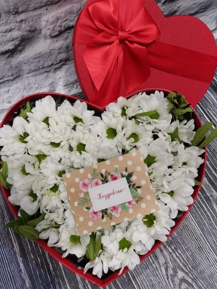 Цветочная композиция из Хризантемы в виде сердца в Преображение