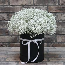 Цветочная композиция из Гипсофила в шляпной коробке в Преображение