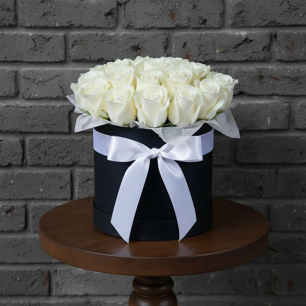 Цветочная композиция из Розы в шляпной коробке в Преображение