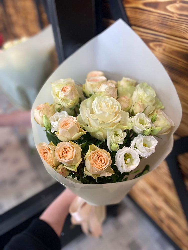 Букет цветов из: Розы и Лизиантусы в Преображение