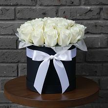 Цветочная композиция из Розы в шляпной коробке в Преображение